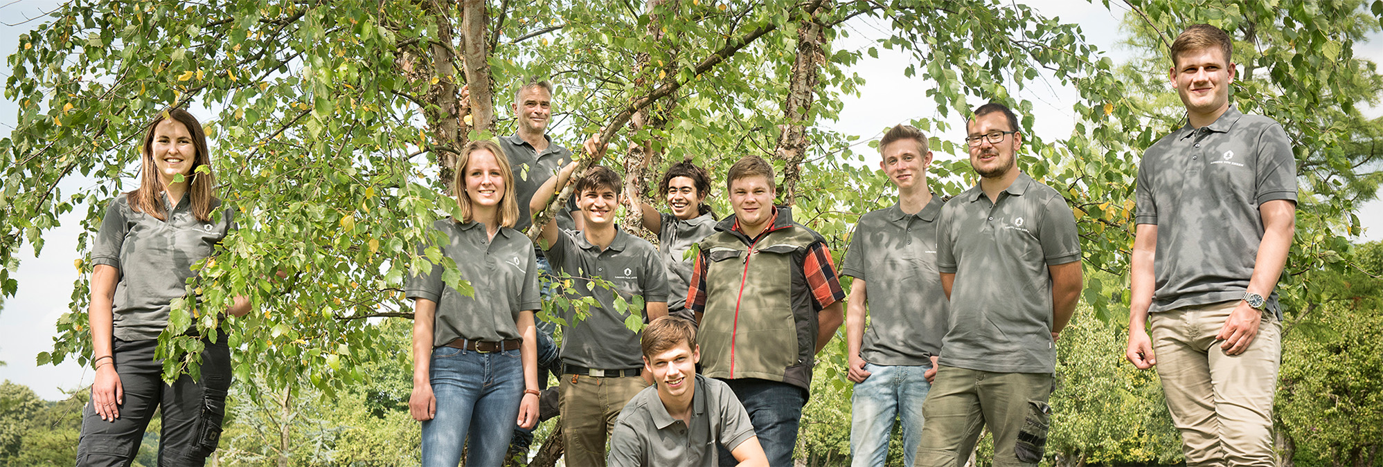Auszubildende in der Baumschule Lorenz von Ehren und Ausbilder
